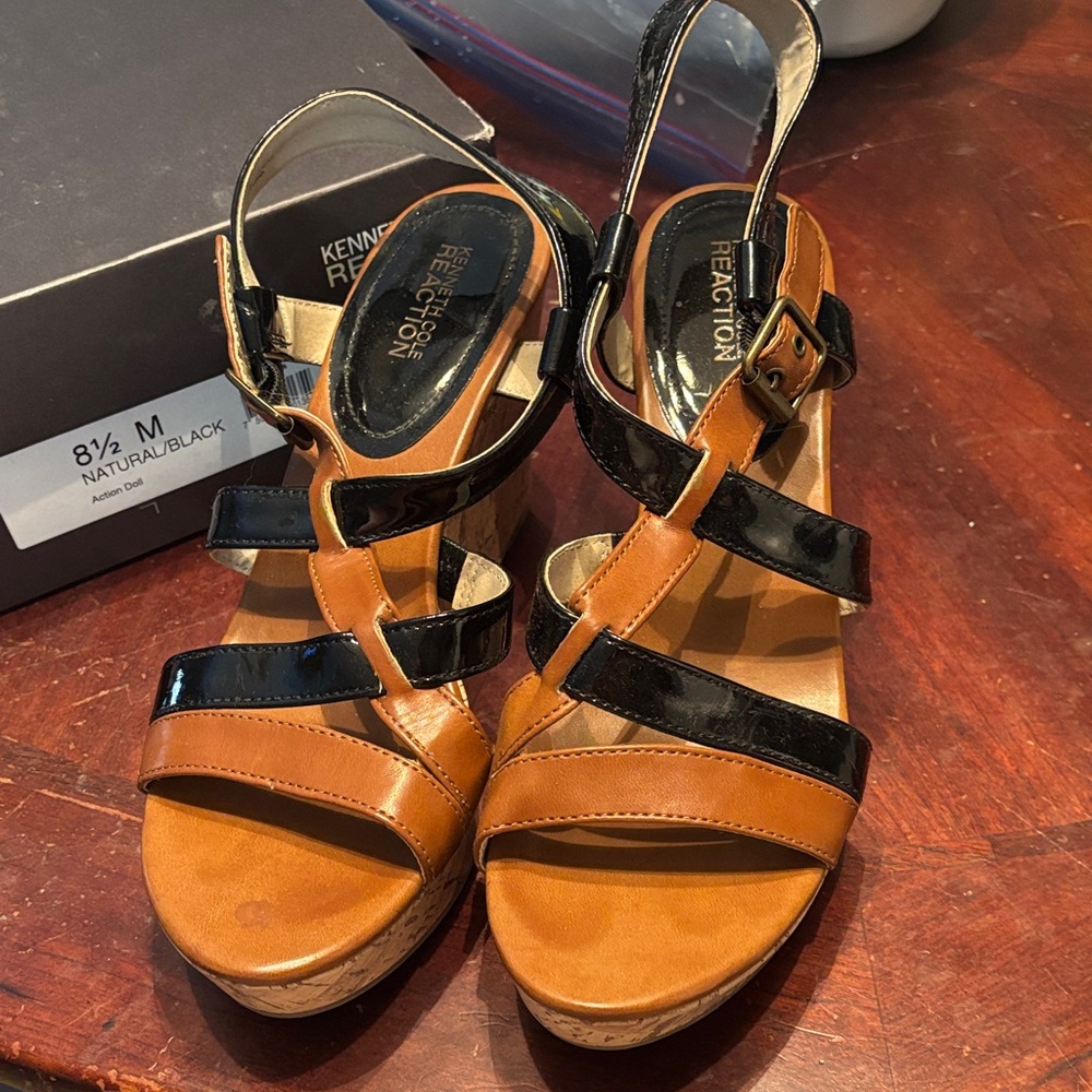 Kenneth Cole Reaction Black and Brown Wedge Sandals Women’s 8 1/2 Used - Picture 2 of 4